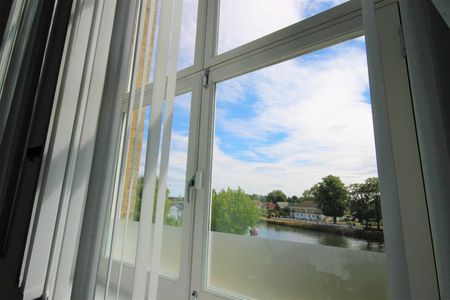 Old Town Hall, Market Square, Staines-Upon-Thames,TW18 - Photo 3