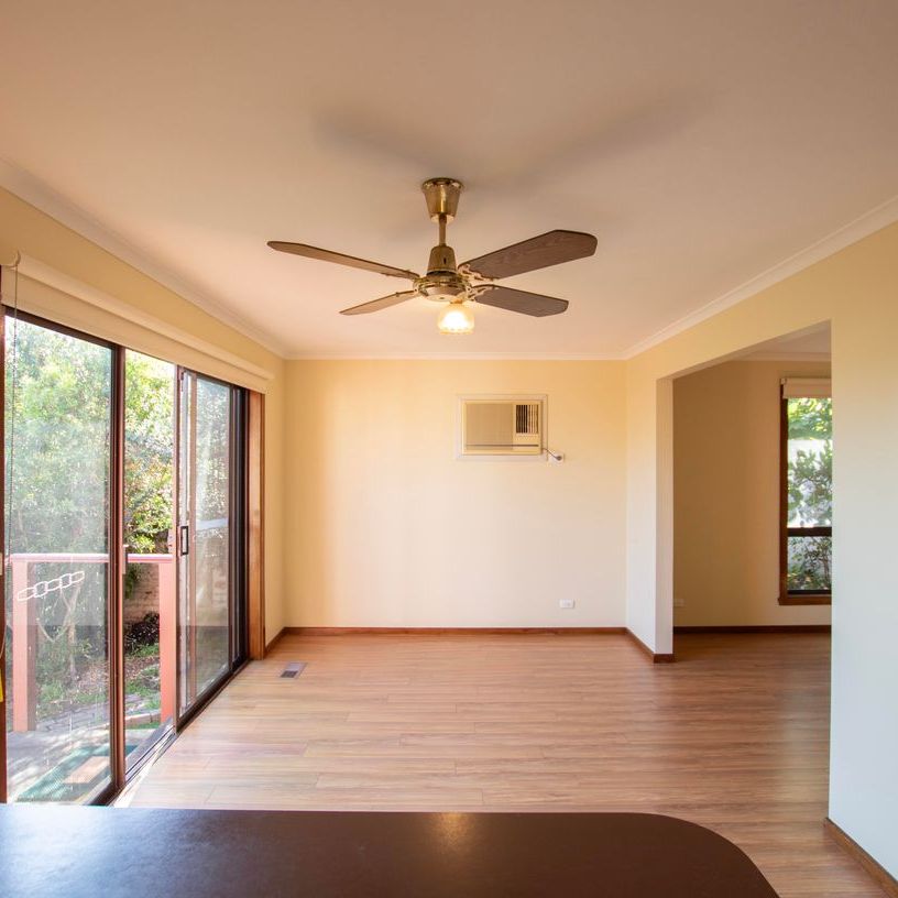 WHAT A LOCATION AND COSY PROPERTY TO CALL HOME!!! - Photo 1