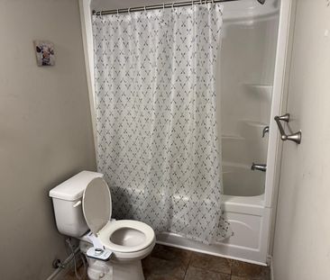 For Lease - 67 Kingsbury Square Unit# #106, Guelph, Ontario - Photo 3