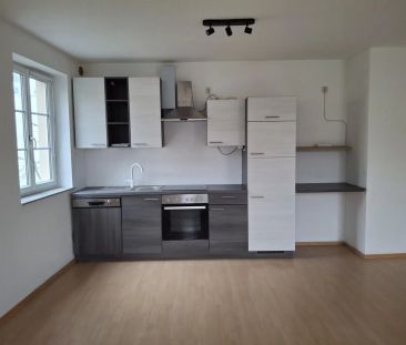 Gut aufgeteilte 3-Zimmer-Wohnung mit möblierter Küche und Balkon in... - Photo 1