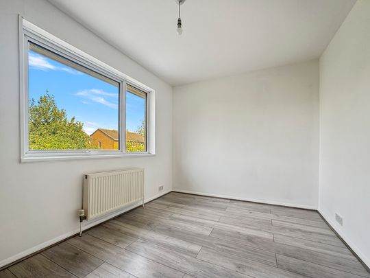 A lovely detached 3 bedroom house, with garage and enclosed rear garden, located at the end of a small cul-de-sac in the popular village of Over. Close to many local amenities, including the primary school and high street. - Photo 1