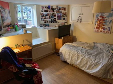 5 bedroom flat to rent - Photo 3