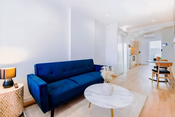 Studio Balcony - Photo 1