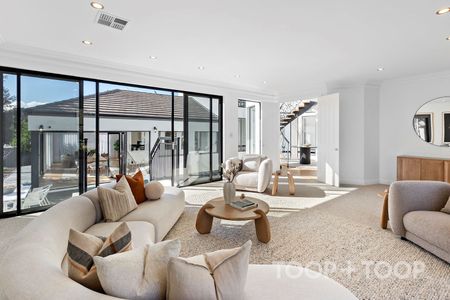 Luxury 5 bedroom home in Wattle Park - Photo 2