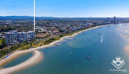 STUNNING BROADWATER VIEWS, MODERN, LIGHT-FILLED APARTMENT - Photo 3