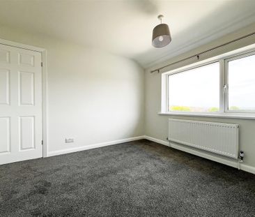 3 bedroom Semi-detached house to rent - Photo 6