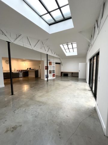 Location Appartement 7 pièces 214m² LYON 9ème - Photo 2