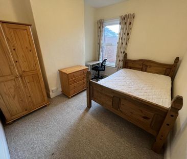 4 bedroom terraced house to rent - Photo 6