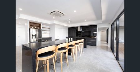 Unparalleled Luxury Living in the Heart of Cable Beach - Photo 5