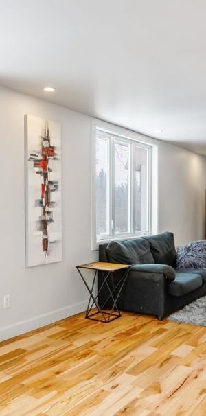 duplex entièrement rénové offre confort, modernité et emplacement stratégique. 🏢 4 ½ (2e étage) - Photo 1