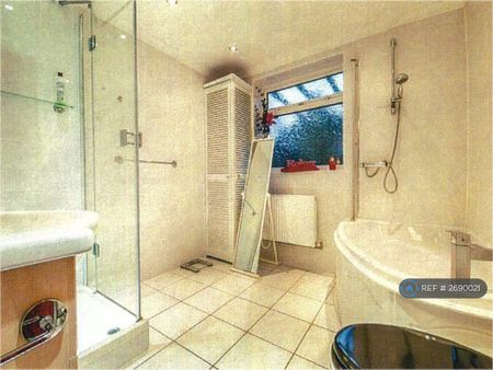 3 bedroom semi-detached house to rent - Photo 4