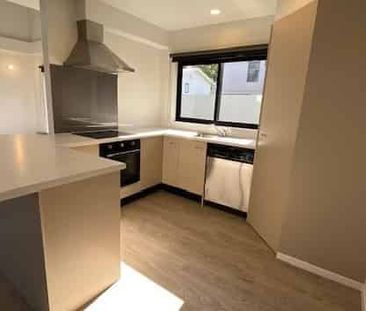 City Living with an Easy Commute! - Photo 4