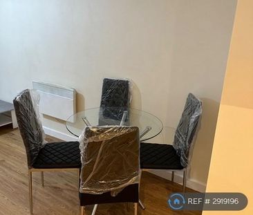 2 bedroom flat to rent - Photo 2