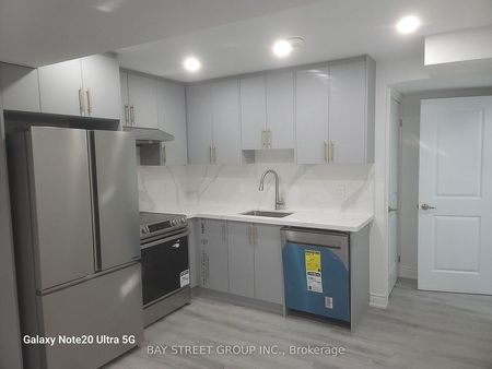 For Lease - 43 Herefordshire Crescent Unit# UNIT 2, Newmarket, Ontario - Photo 5