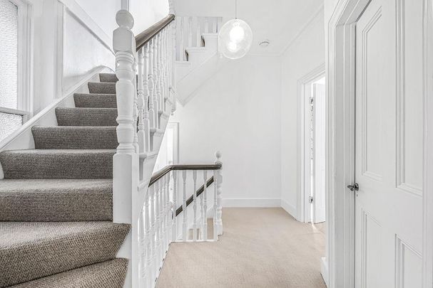 5 bedroom detached house to rent - Photo 1
