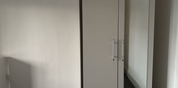 Rainsbrough Close, NW10 0TR - Photo 2