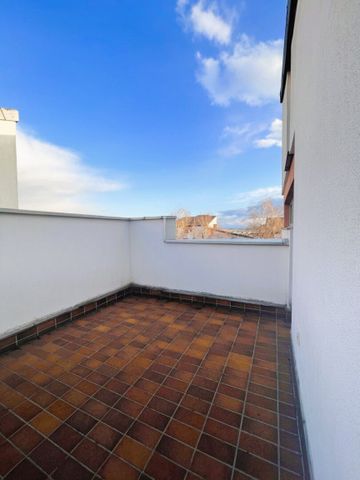 Helle Maisonette-Wohnung mit Balkon, Terrasse und Galerie - Photo 4