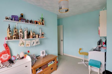 4 bedroom semi-detached house to rent - Photo 5