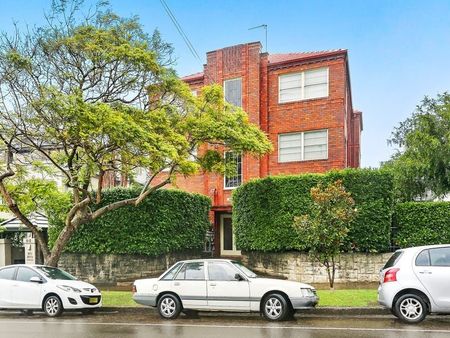 Art Deco garden apartment in sought after location - Photo 4