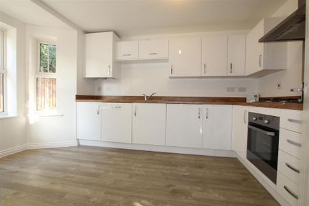 3 bedroom detached house to rent - Photo 2
