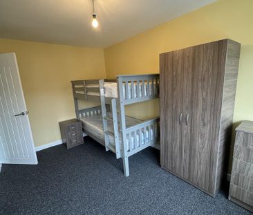 3 bedroom end of terrace house to rent - Photo 4