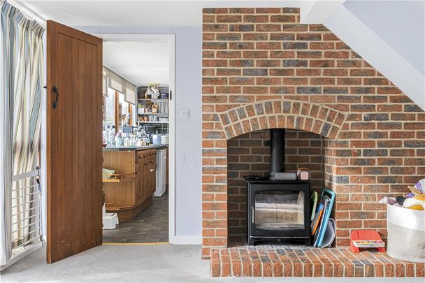 A large two bedroom character property in the popular and well connected village of Marcham. - Photo 1