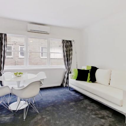 Modern 1-bedroom apartment near South Yarra train station - Photo 1