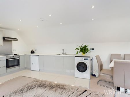 2 bedroom Maisonette - High Street, Welwyn - Photo 4