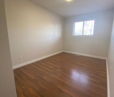 Beautiful 3-Bedroom Main Floor for Rent in Martindale - Photo 3