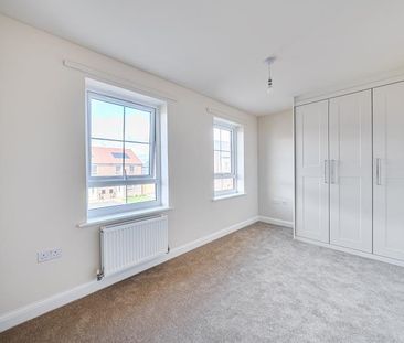 Ilex Drive, Tewkesbury, Gloucestershire - Photo 4