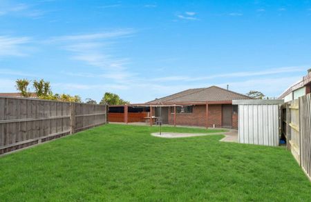 Spacious 3-Bedroom Home with Modern Amenities in Epping - Photo 4