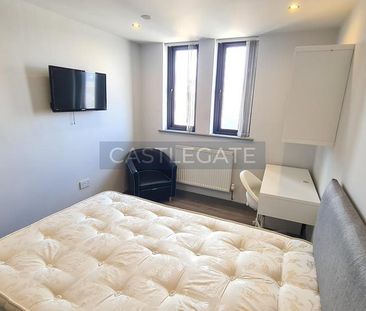 1 bedroom in a flat share to rent - Photo 3
