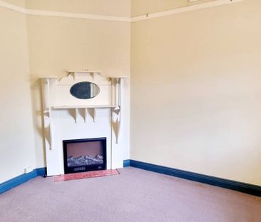 Spacious 3 Bedroom semi - Photo 6