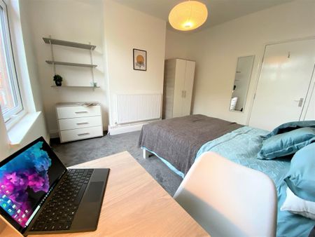 4 bedroom terraced house to rent - Photo 3