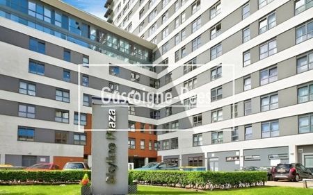 Skyline Plaza, RG21 - Photo 4