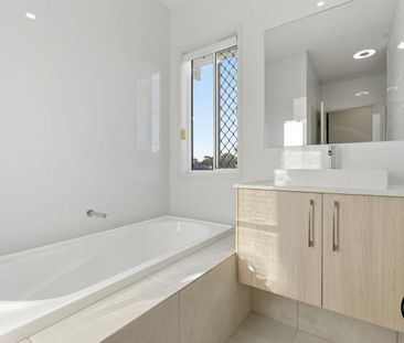 27 Abbeywood Street, Taigum, Qld 4018 - Photo 2