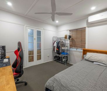 AIR CONDITIONED 3 BEDROOM HOME + STUDY - Photo 6