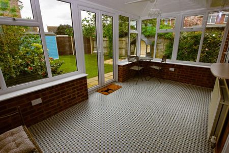 2 bedroom semi-detached bungalow to rent - Photo 2