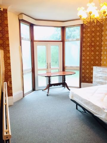 5 Bed Semi-Detached House, Berkshire Gardens, N13 - Photo 3