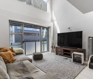 Loft Style Apartment - Photo 2