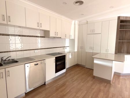 8/92 Hodgson Crescent, Pearce ACT 2607 - Apartment For Rent | Domain - Photo 3