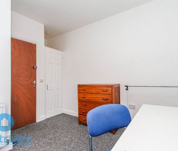 References Pending - 5 bed Apartment - Photo 6