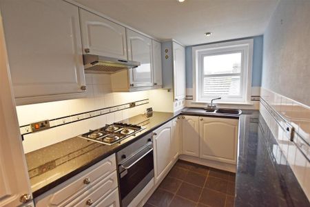 2 bedroom maisonette to rent - Photo 5