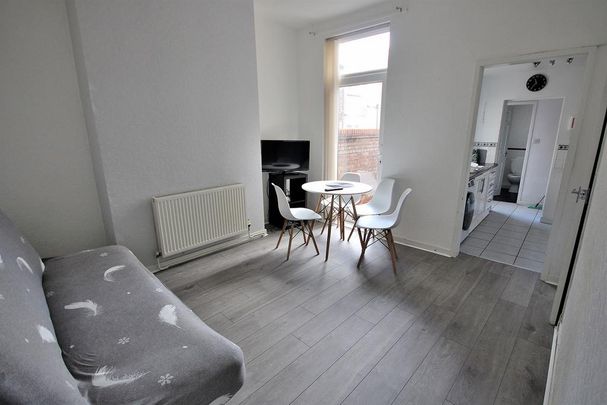 1 bedroom in a house share to rent - Photo 1