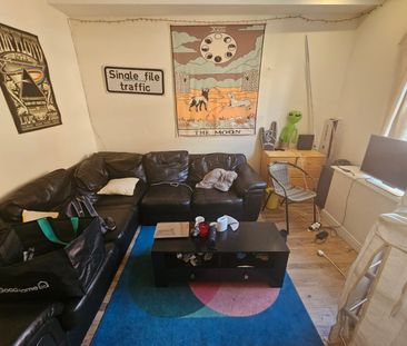 5 Bed - 13 Welton Place, Hyde Park, Leeds - LS6 1EW - Student - Photo 1
