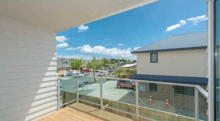 Sunny & Spacious - Photo 4