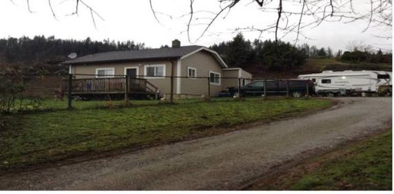 2 Bed 1 Bath Home in Mission on Lougheed Hwy - Great for Daycare - Photo 2