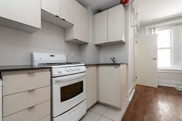 160 Huron Street - Photo 1