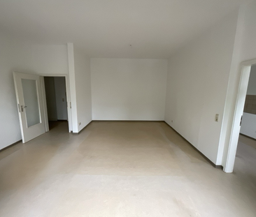 REGISTRIERUNG BEI STADT GIESSEN NÖTIG! Nur für Gießener Seniorinnen & Senioren! Schöne, helle 2 Zimmer-Wohnung mit Badewanne u. Balkon, Curtmannstr. 40, Gießen - Photo 3