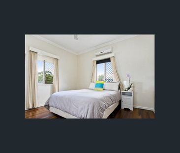 Post war home in great location - Photo 5